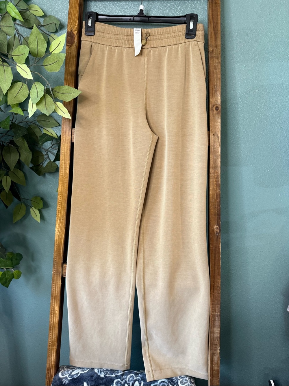 NWOT condition Lululemon Softstreme High-Rise Pant *Regular